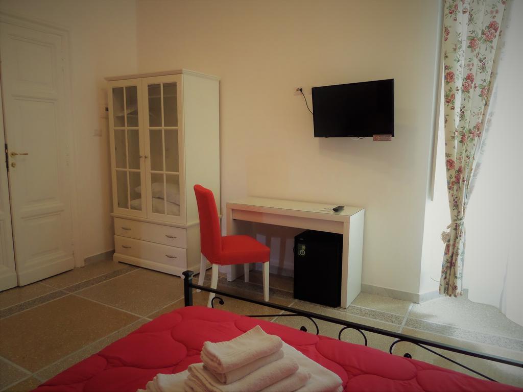 רומא 325 Rooms Ai Fori מראה חיצוני תמונה